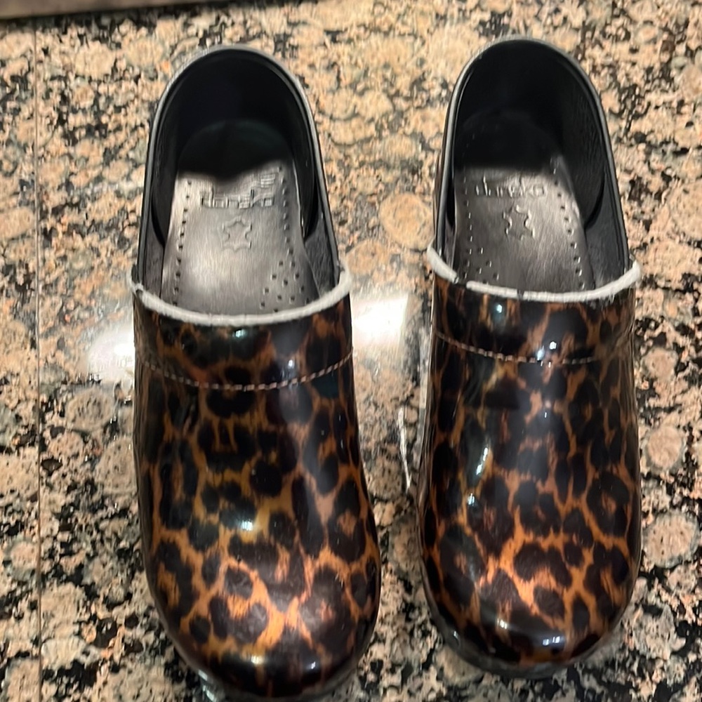 Dansko Size 39. Great shoes in great condition.